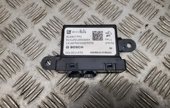 Chevrolet Camaro Parking PDC control unit/module 812857993