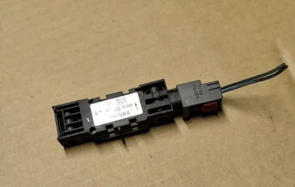 Chrysler PT Cruiser Airbag deployment crash/impact sensor 04671885AB