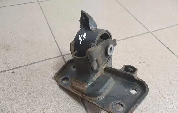 Toyota Auris 150 Engine mount bracket