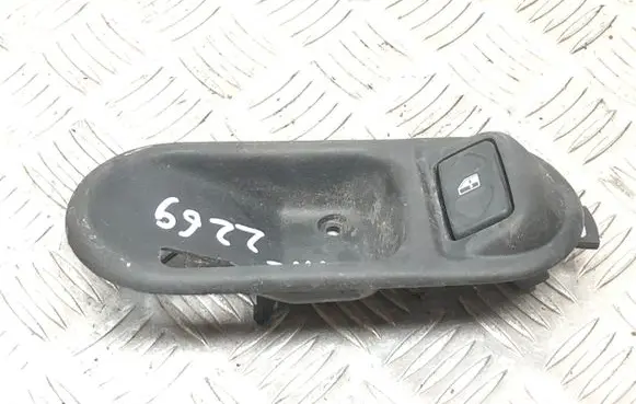 Land Rover Discovery Quarter vent window switch AWR6051