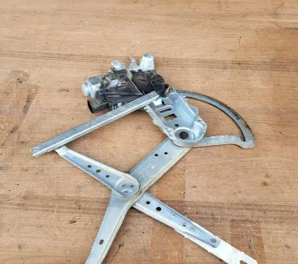 Opel Combo C Front door window regulator with motor 13173070 460639F
