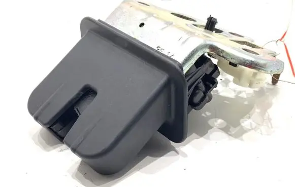 Audi A3 S3 8V Tailgate exterior lock 4H0827505A