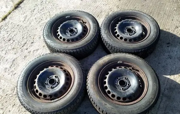 Audi A6 S6 C4 4A R15 winter/snow tires with studs BRIDGESTONE 19565R15 8D0601027