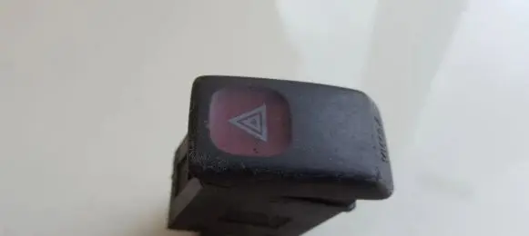 Volkswagen Jetta II Hazard light switch MR83DOT