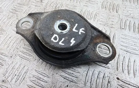 Engine mount bracket