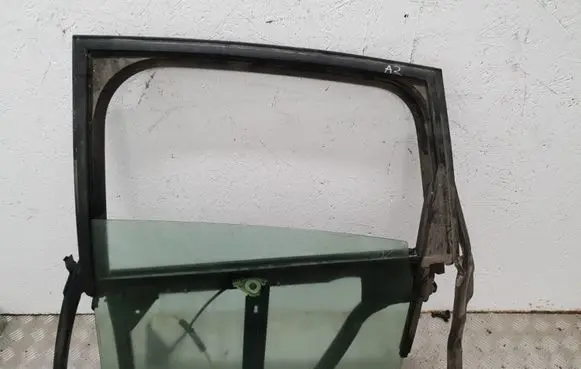 Rear door manual window regulator