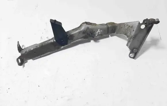 Audi A4 S4 B8 8K Fender mounting bracket 8K0821135