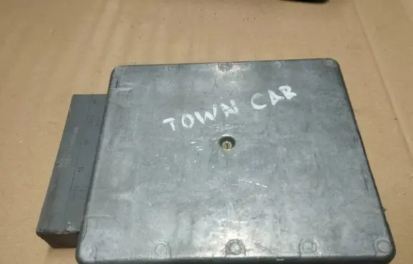 Lincoln Town Car Engine control unit/module F8VF12A650CD
