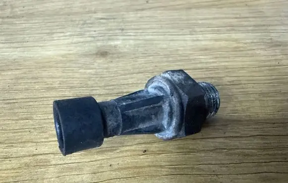 Opel Insignia A Oil pressure sensor