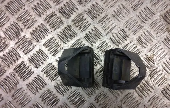BMW X3 F25 Radiator mount bracket 7593779
