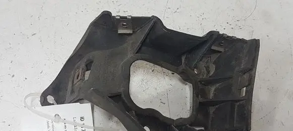 Audi A6 S6 C5 4B Fender mounting bracket 4B0853921B