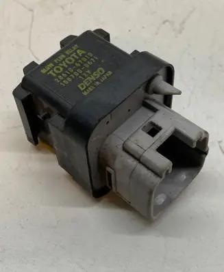 Toyota RAV 4 (XA40) Glow plug pre-heat relay 2861067010 1567000671