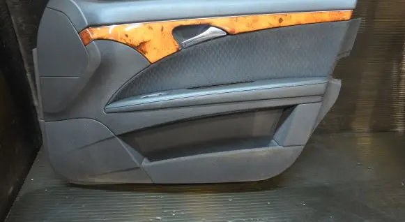 Mercedes-Benz E W211 Front door card panel trim A2117270214