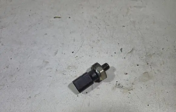 Volkswagen Crafter Oil pressure sensor 04L919081C