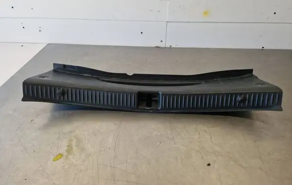 Trunk/boot sill cover protection