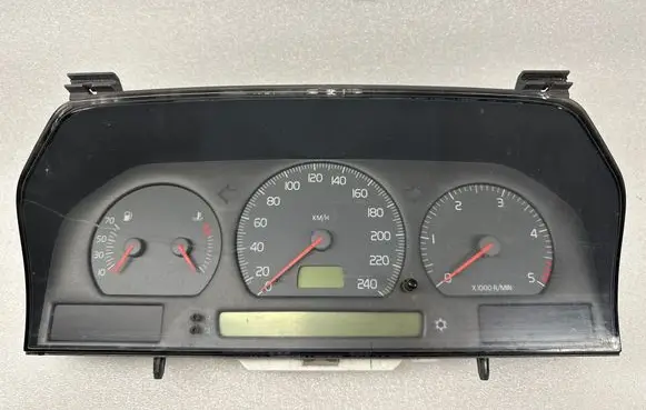 Volvo XC70 Speedometer (instrument cluster) 69794700T 9168386