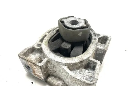Mercedes-Benz B W245 Engine mount bracket A1692400918