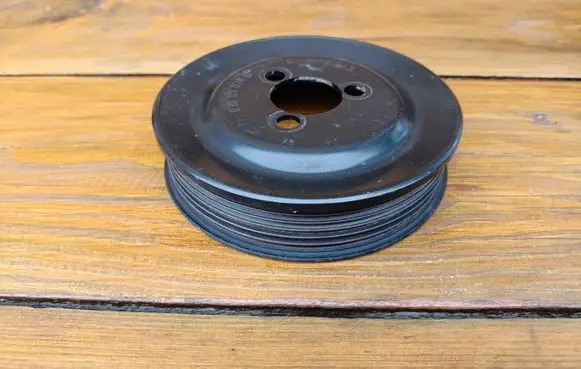 Skoda Fabia Mk2 (5J) Water pump pulley 03D121028D