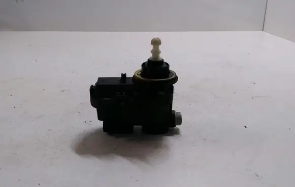 Renault Megane II Headlight level adjustment motor 8200402521