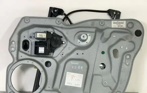 Volkswagen Touran I Front door window regulator with motor 1T1837730AJ 1K0959792J