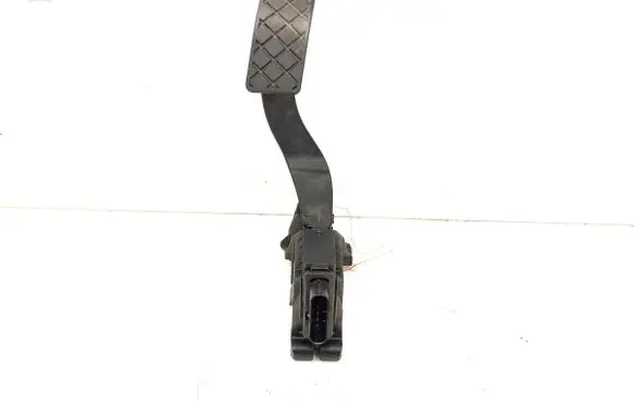 Accelerator throttle pedal