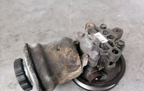 Toyota Avensis T250 Power steering pump