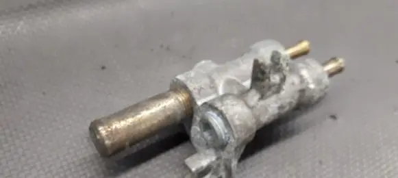 Alfa Romeo 156 Fuel distributor 46480170