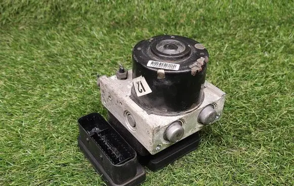 Ford Fiesta ABS Pump 8V512M110AD