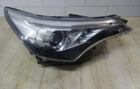 Toyota Avensis T270 Headlight/headlamp