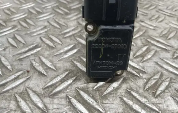 Toyota Avensis Verso Mass air flow meter 2220427010
