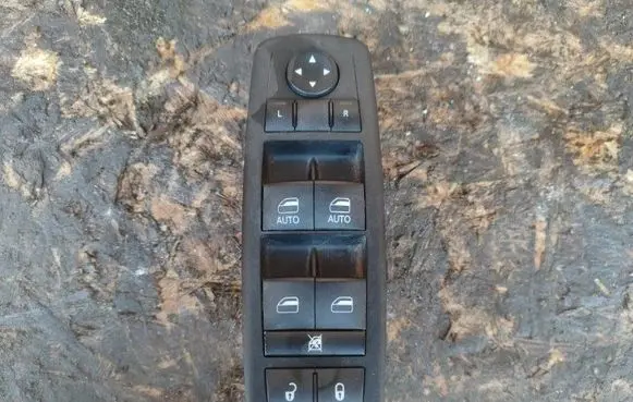 Jeep Grand Cherokee Electric window control switch 68289802AB