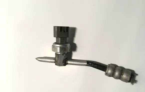 Mitsubishi L200 Air conditioning (A/C) pressure sensor 4990008020