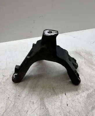 Audi A4 S4 B8 8K Engine mounting bracket