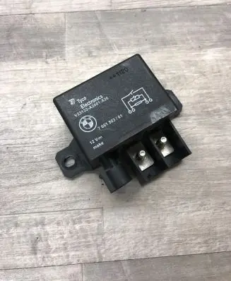 BMW 5 F10 F11 Combustion relay 7661503 V23132A2001X26