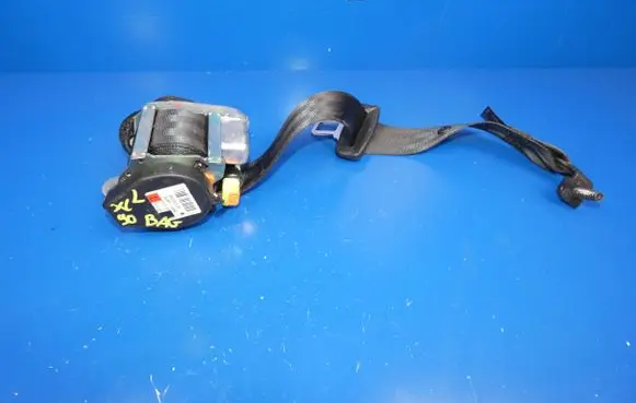 Volvo XC90 Third row seat belt 
