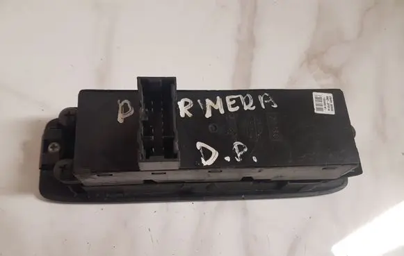 Nissan Primera Electric window control switch 25401AV660