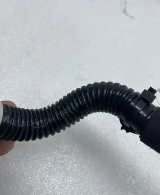 Engine coolant pipe/hose
