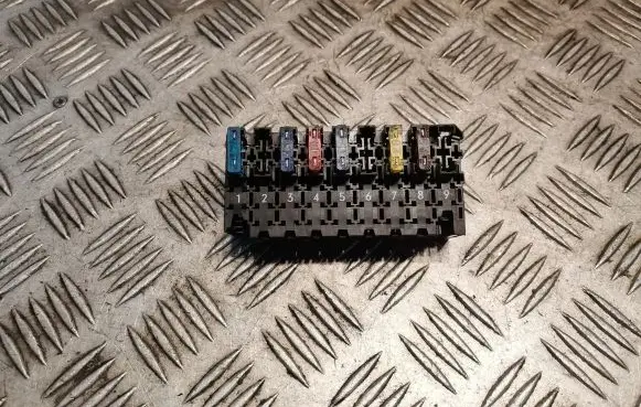 Mercedes-Benz E W210 Fuse box set 0015457901