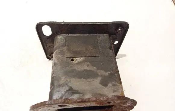 Hyundai i30 Front bumper mounting bracket
