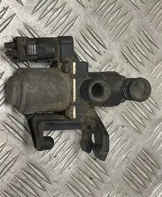 BMW 3 E36 Coolant heater control valve 1147412052