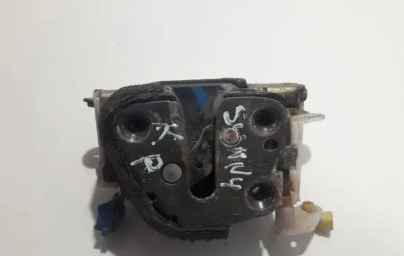 Nissan Sunny Front door lock