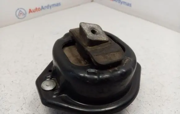 Engine mount bracket