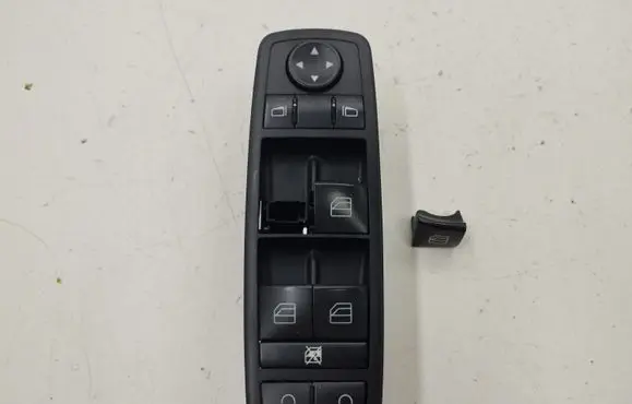 Mercedes-Benz B W245 Electric window control switch A1698206610