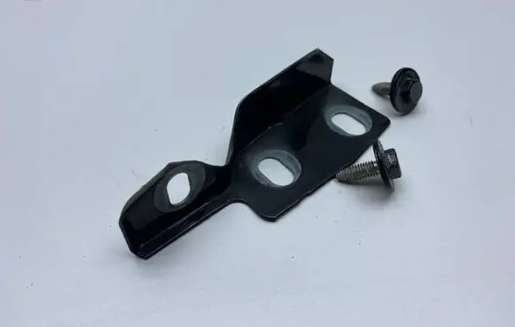 Mercedes-Benz C W203 Fender mounting bracket