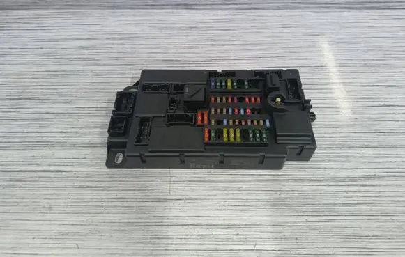 Mini One - Cooper Clubman R55 Fuse module 3451925 61353451925