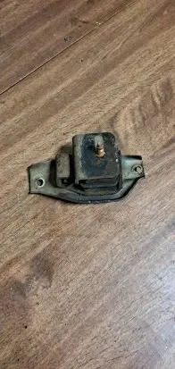 Subaru Legacy Engine mount bracket