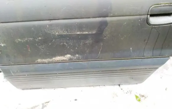 Rear door trim (molding)
