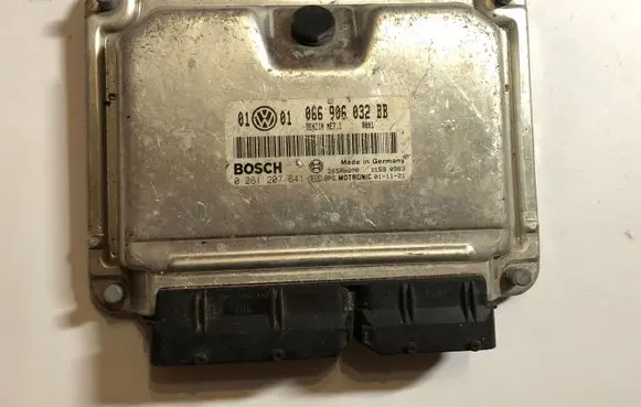 Volkswagen PASSAT B5.5 Engine control unit/module 066906032BB 0261207641