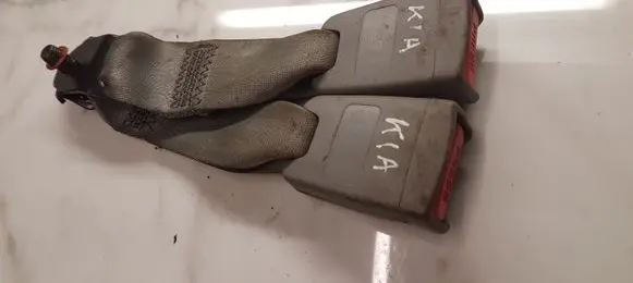 KIA Sorento Middle seatbelt buckle (rear) 
