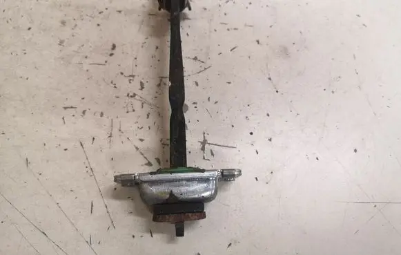Hyundai Santa Fe Front door check strap stopper